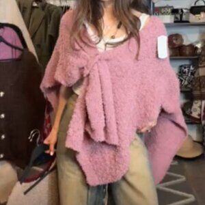 MOMS BOUCLE SHAWL